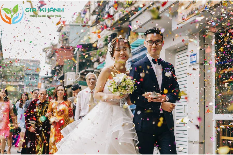 Trong ngày cưới chắc chắn không thể thiếu đội ngũ quay phim, chụp ảnh
