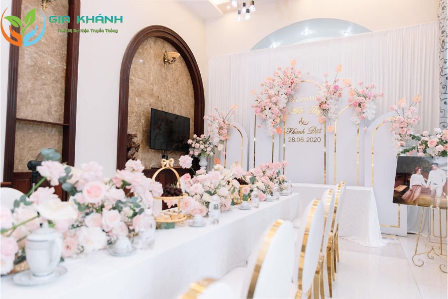 Trang trí gia tiên trong ngày trọng đại 