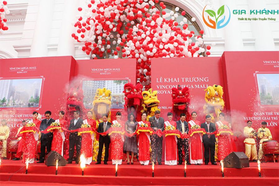 Backdrop sử dụng cho lễ khai trương cần phải thiết kế ấn tượng, độc đáo